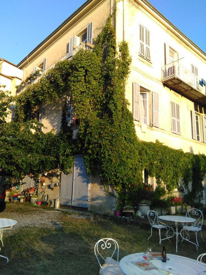 ジレット Au Relais Fleuri Bed & Breakfast エクステリア 写真